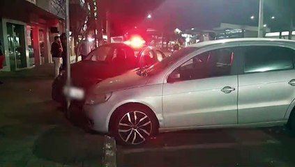 Colisão entre carros é registrada na Avenida Brasil, no Centro