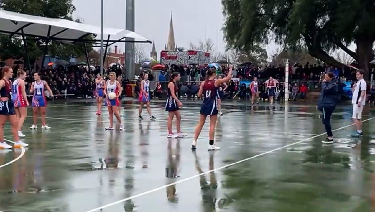 2022 BFNL B-reserve netball grand final between Sandhurat and Gisborne goes into extra time