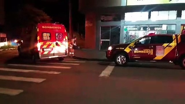 Rapaz é ferido por faca é socorrido pelo Siate na Rua Rio da Paz, no Jardim Nova Cidade