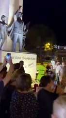 İranlılar, Atatürk heykeli önünde rejimi protesto etti