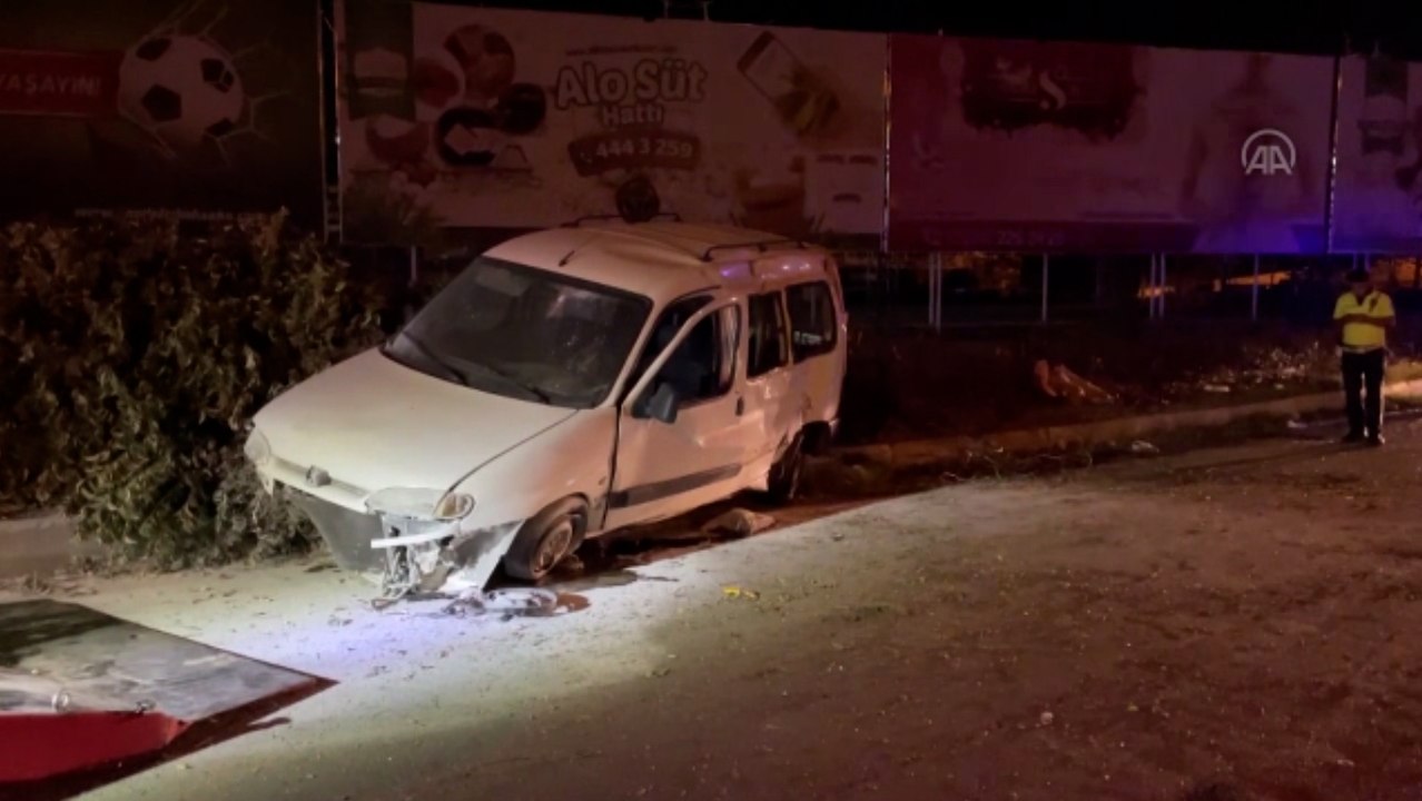 Bariyerlere çarpıp ağaçları devirerek durabildi