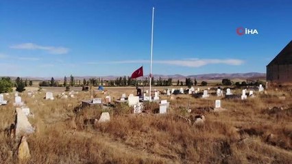 Son dakika haber... Şehit kardeşinin mezarına 28 yıldır toz kondurmuyor, her hafta sonu temizliğini yapıyor