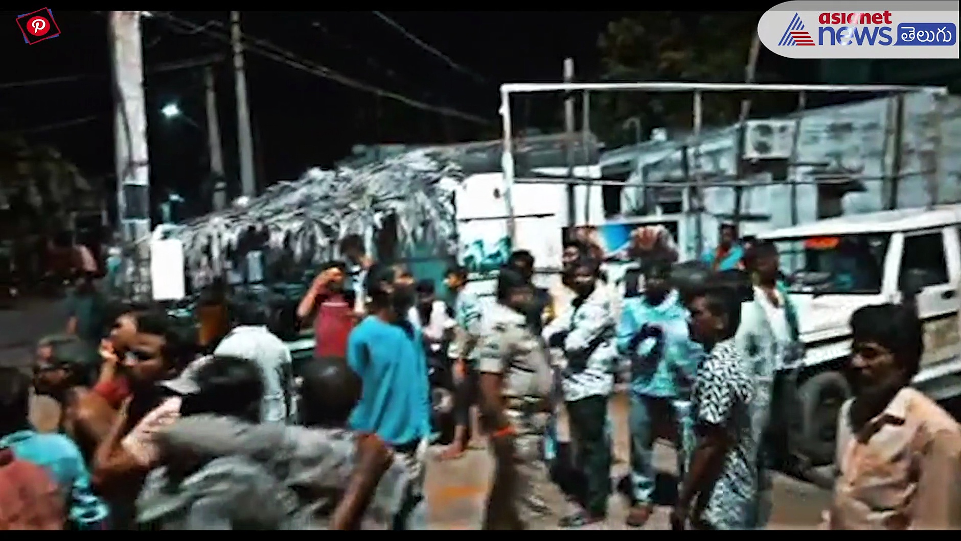 మచిలీపట్నంలో ఉద్రిక్తత... రెండు వర్గాల మధ్య చిచ్చుపెట్టిన తాగుబోతుల వివాదం 