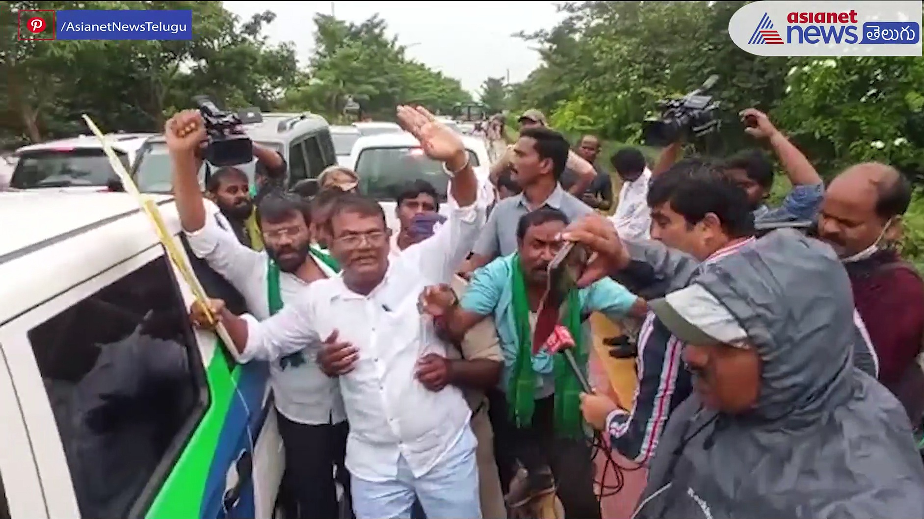 అమరావతిలో తీవ్ర ఉద్రిక్తత... అసెంబ్లీ వైపు దూసుకెళ్లిన తెలుగు రైతులు