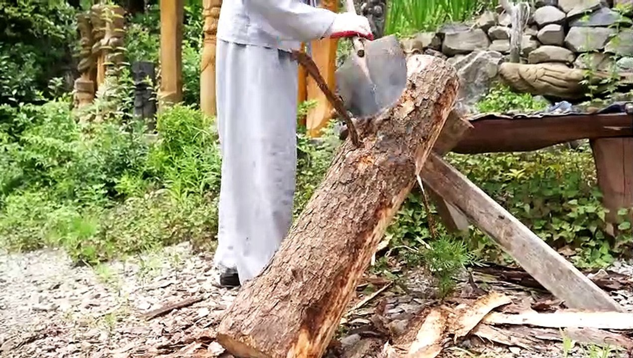 Korea's best woodworking craftsman. The process of making a traditional