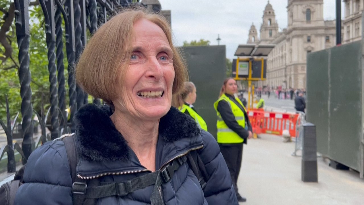 „Es fühlt sich unglaublich an“: Letzte Besucherin in der Westminster Hall