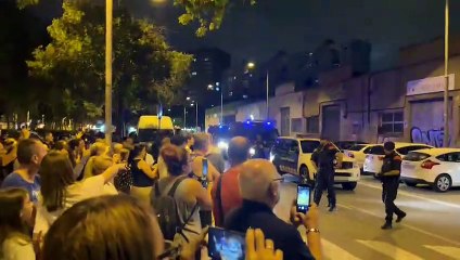 El vecindario del Besòs evita la okupación de una nave abandonada