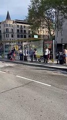 Colas para coger el Aerobús y llegar al aeropuerto del Prat