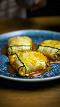 Raviolis de calabacín gratinados con queso