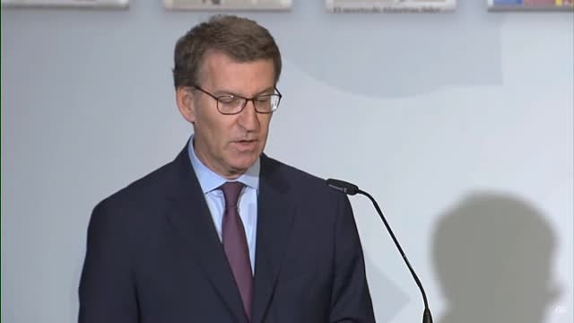 Feijóo acusa al Ejecutivo de consentir que el independentismo convierta el castellano en lengua extranjera en Cataluña