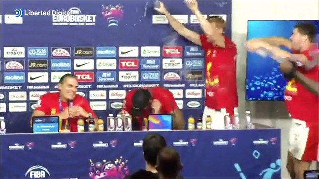 La alegría de la selección española de baloncesto en la rueda de prensa después de ganar el Eurobasket
