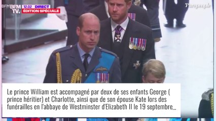 George et Charlotte, sérieux et entourés de leurs parents derrière le cercueil d'Elizabeth II