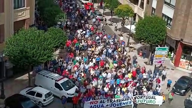 Los regantes protestan por el trasvase de agua a Portugal