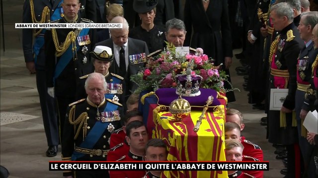 Le cercueil d'Elizabeth II quitte l'abbaye de Westminster