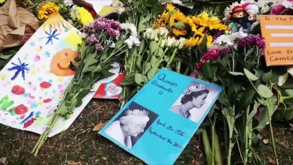 Video herunterladen: Regina Elisabetta, folla commossa a Hyde Park per i funerali