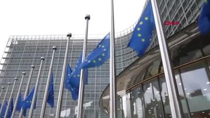 AB bayrakları Kraliçe'nin cenaze töreni nedeniyle yarıya indirildi