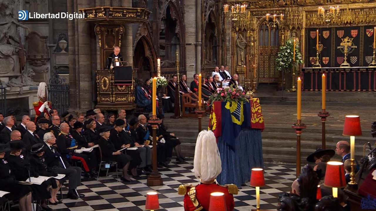 Felipe y Letizia se sientan junto a los eméritos Juan Carlos y Sofía en el funeral de Isabel II