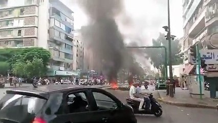 محتجون يقطعون طريق كورنيش المزرعة