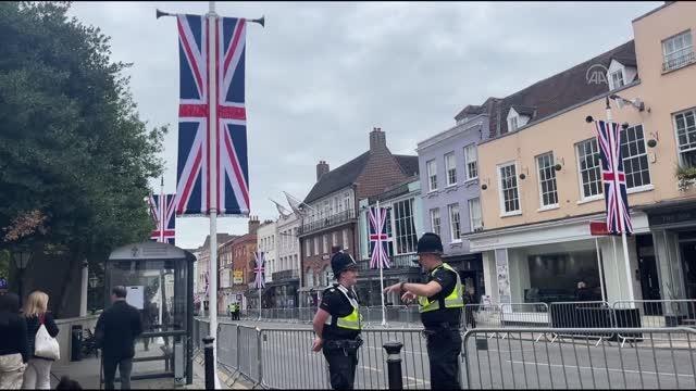 İngiltere Kraliçesi 2. Elizabeth'in cenazesi - Tören dev ekranlardan izleniyor (2)