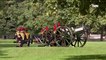 المدفعية الملكية طلقات تحية عقب انتهاء قداس جنازة الملكة إليزابيث الثانية