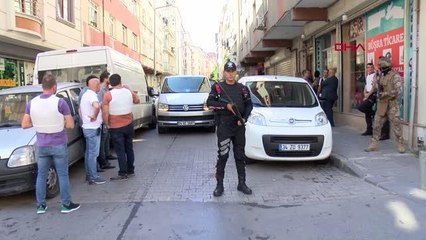 Son dakika haber! FATİH'TE POLİSLERİ VURAN SALDIRGANLAR İÇİN BAHÇELİEVLER'DE DE OPERASYON; 1 GÖZALTI