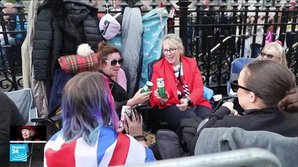 البريطانيون حضروا فجرا الى شوارع لندن لرؤية موكب جنازة الملكة