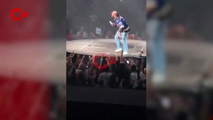 Ünlü rapçi Post Malone konserde düştü, kaburgası kırıldı