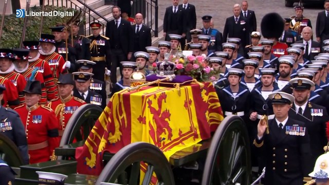 Así fue la salida del féretro de Isabel II de Westminster hall hasta la Abadía