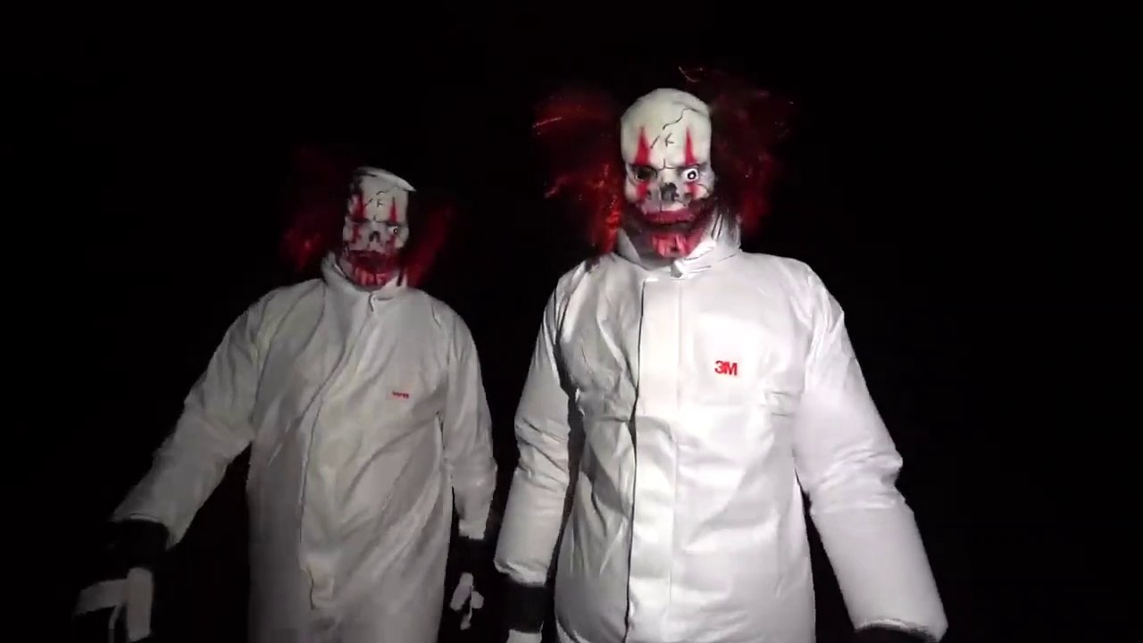 KILLER CLOWN PRANK PÅ MIN BROR I The scariest killer clown prank has succeeded in making us scream hysterically. the best funniest funniest prank videos I 最も恐ろしいキラー ピエロのいたずらは、私たちをヒステリックに叫ばせることに成功しました。最高のおかしないたずらビデオ