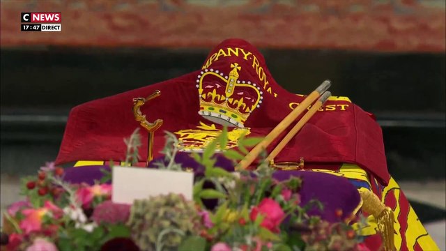 Obsèques d'Elizabeth II: Regardez la dernière image du cercueil de la Reine qui descend dans la crypte royale de Windsor en fin d'après-midi