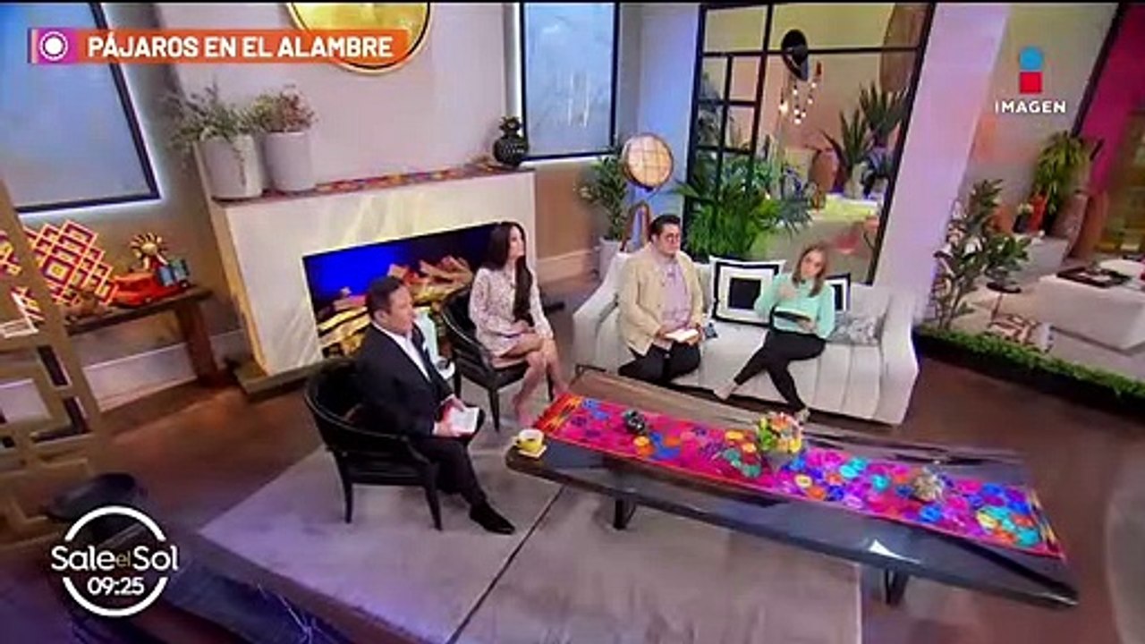 ¿Boda? Nodal y Cazzu son captados besándose frente a una iglesia