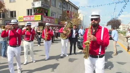 İYİ Parti Genel Başkanı Akşener, esnafı ziyaret etti