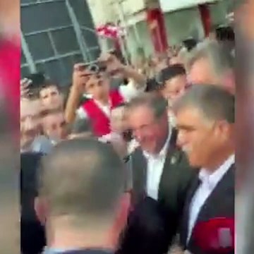 Kılıçdaroğlu, 'AK Partiliyim size hakarettim hakkınızı helal edin' diyen vatandaş ile helalleşti