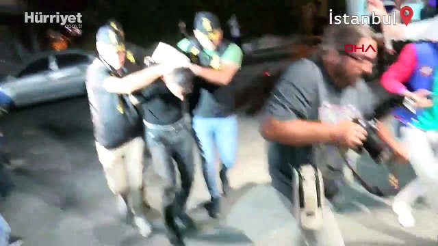 Fatih'te 2 polis memurunu vuran saldırgan, Asayiş Şube Müdürlüğü'ne getirildi