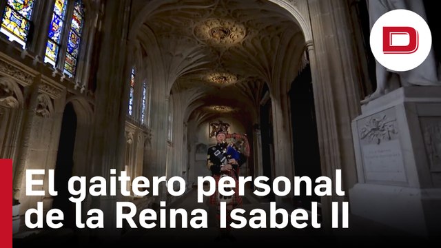 Actuación del gaitero personal de la Reina Isabel II