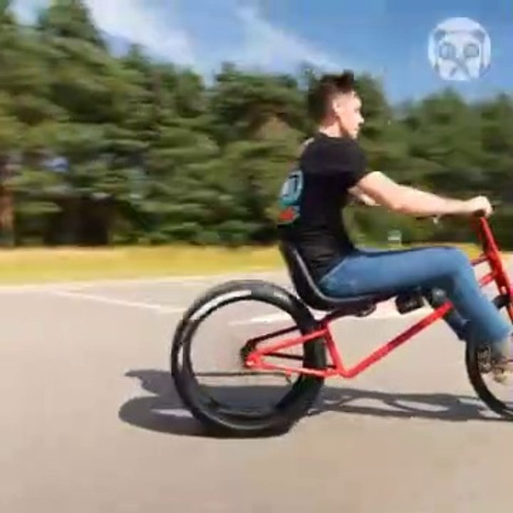 Il se fabrique un Vélo électrique avec un pneu de voiture... la classe