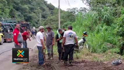 tn7-cinco-gruas-trabajan-para-extraer-bus-en-cambronero-190922