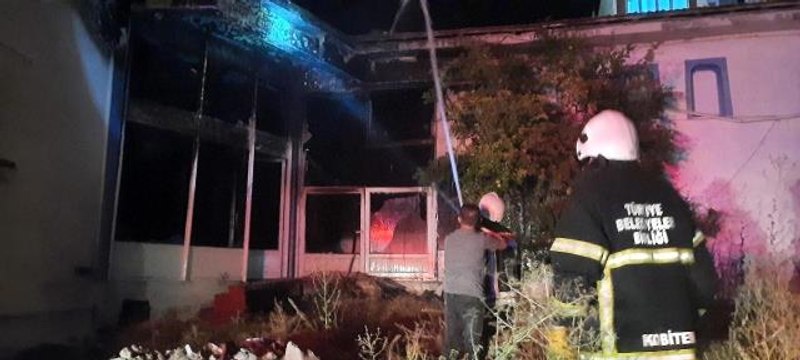 Son dakika haberleri... Suluova'da kullanılmayan akaryakıt istasyonunda yangın çıktı