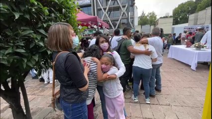 Des habitants de Mexico se regroupent dans la rue après un tremblement de terre de magnitude 7,4