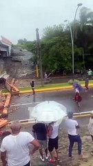 Colapsa puente en la entrada de La Vega tras efectos del huracán Fiona