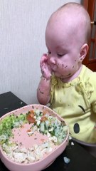 Baby makes adorably huge mess while eating dinner