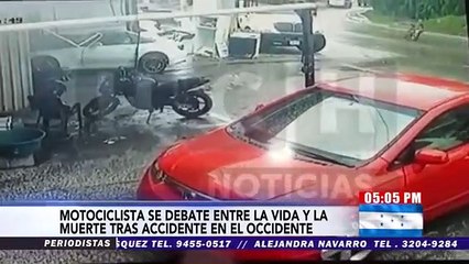 Motociclista se debate entre la vida y la muerte tras accidente vial debido a carretera mojada en Co