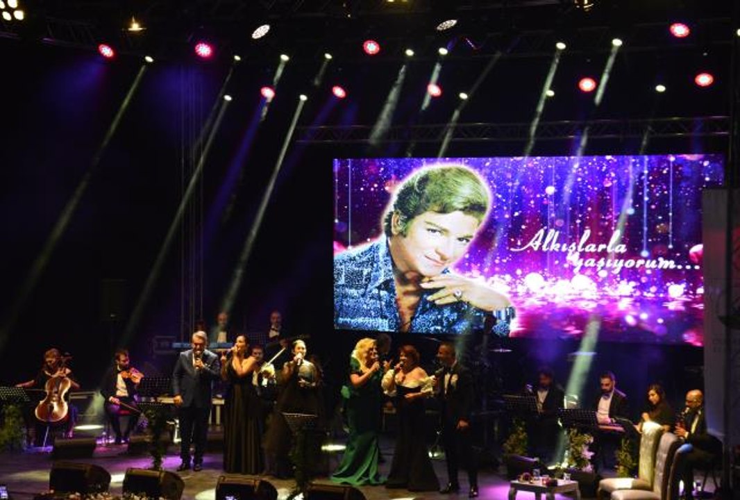 Bursa gündem haberi | Zeki Müren vefatının 26'ncı yıldönümünde Bursa'da anıldı