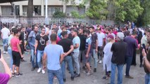 احتجاج مئات اللبنانيين للمطالبة بالإفراج عن متهمين باقتحام أحد المصارف