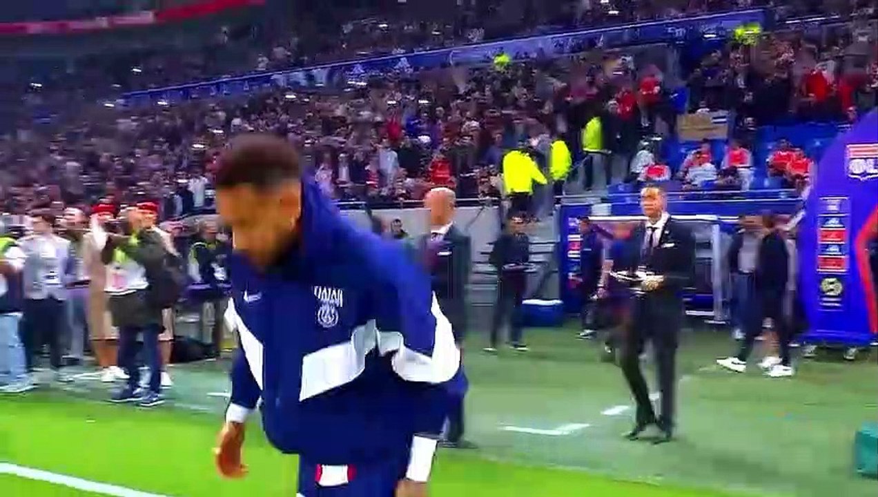 Crazy Lionel Messi Performance Against Lyon ( Winner Goal )