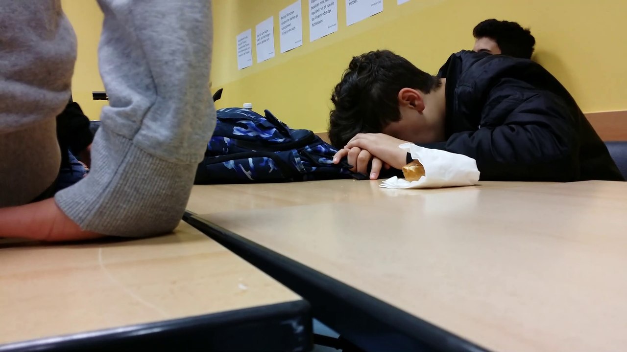 Schlafen weil der Unterricht zu langweilig ist