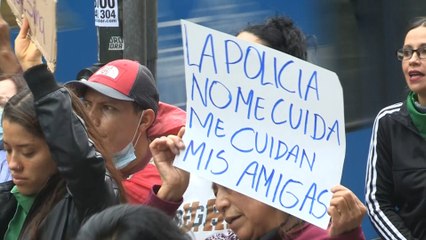 Grupos feministas de Ecuador plantan cara a la Policía por abogada desaparecida