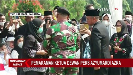 Download Video: Prosesi Pemakaman Azyumardi Azra : Momen Kapolri dan AHY Beri Penghormatan Terakhir dan Tabur Bunga