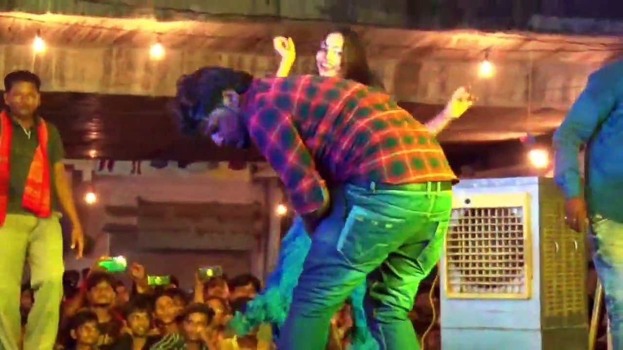 Daroga ji Chori Ho Gayi -- Hot Bollywood Song -- Anupama Deshpande