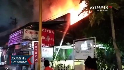 Empat Ruko Terbakar 6 Unit Mobil Damkar Dikerahkan